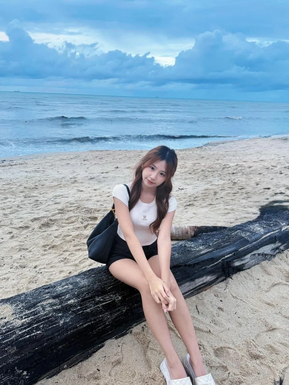 Vivian - Photo 1
